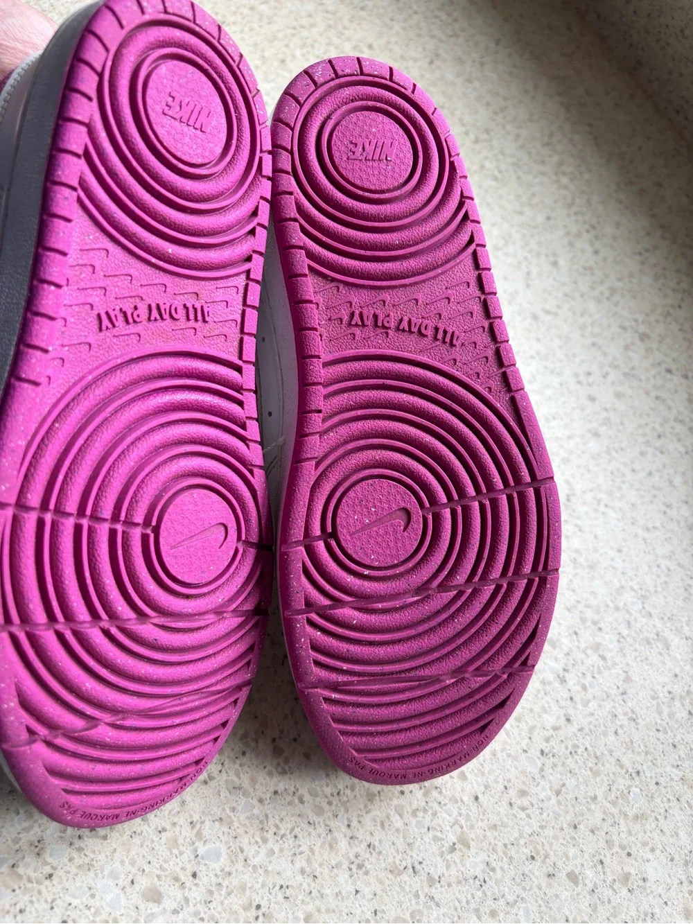 Nike Kids Shoes White & Magenta Low-Top Sneakers in Size 3 Kid Girls